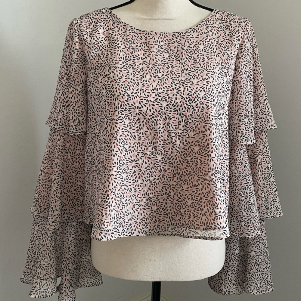 BCBGeneration Abstract Print Tiered Ruffle Top Sz M - Picture 4 of 7